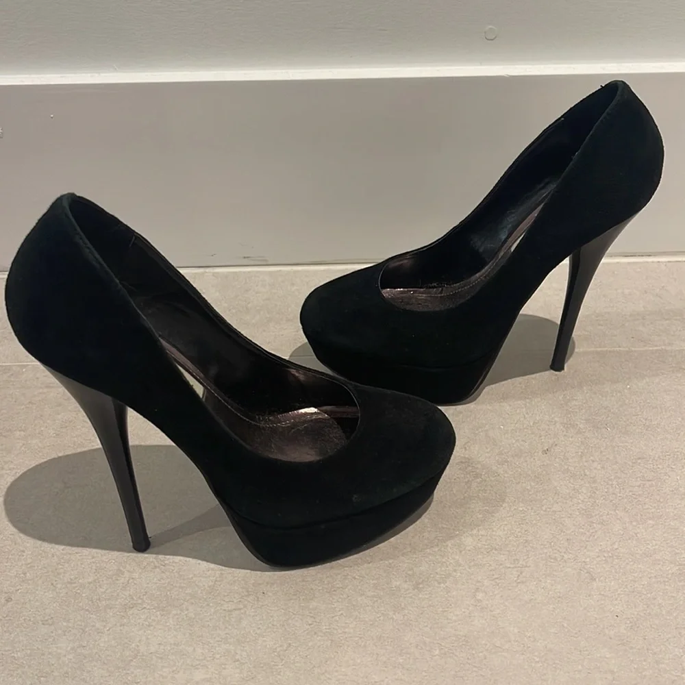 Steve Madden Caryssa black women size 6 suede alike round stilettos heels Y2K